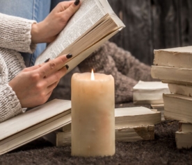 Lecture participative à la bougie - Médiathèque Aulnoye-Aymeries {{brizy_dc_image_alt entityId=